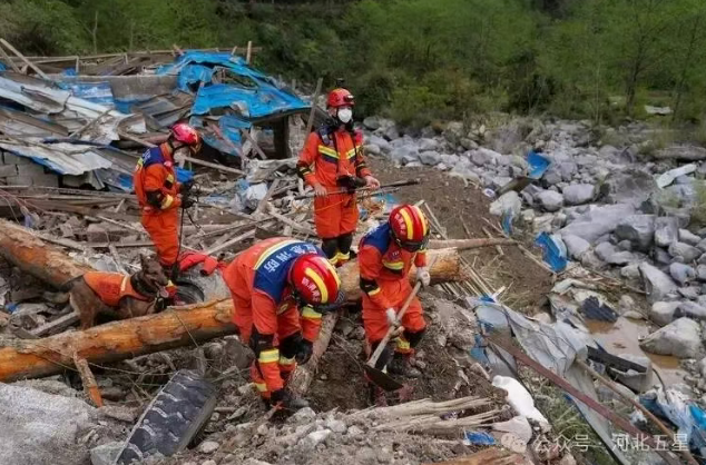 油動式大載荷長航時無人直升機——打造我國應急救援、防汛救災、森林草原消防的“新質(zhì)戰(zhàn)斗力”！